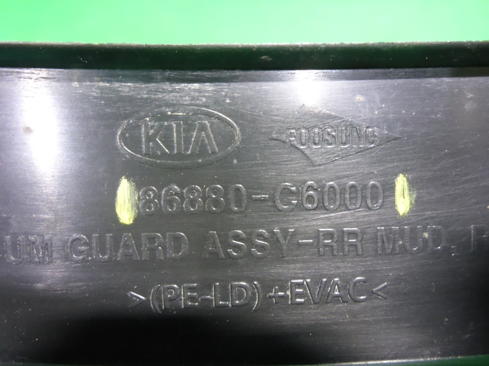 Брызговик задний правый