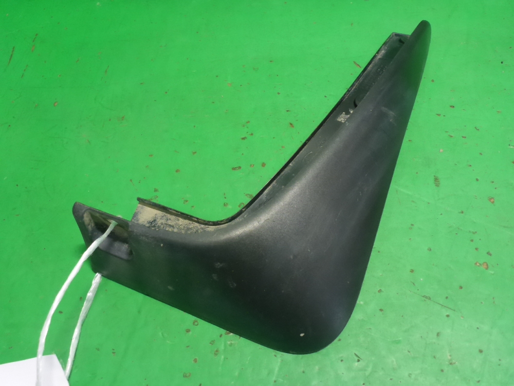 Брызговик задний правый