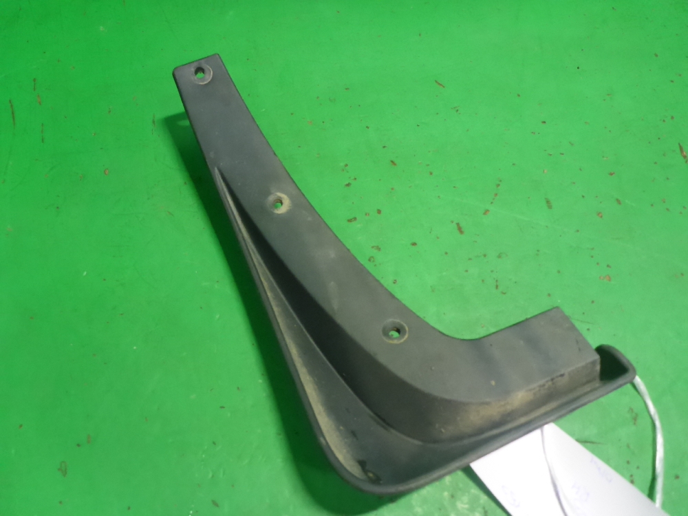 Брызговик задний правый