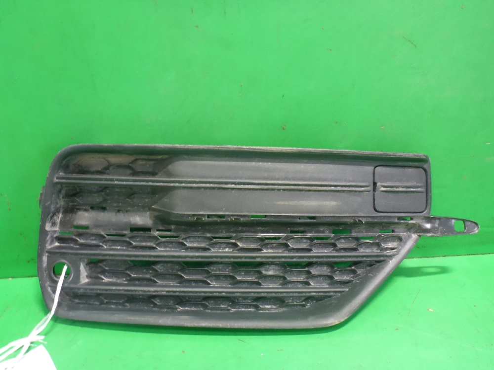 Решетка в бампер правая