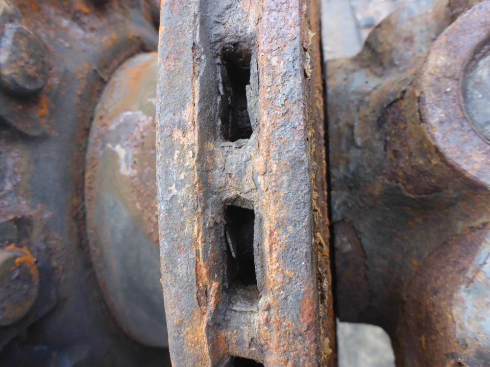 Кулак поворотный передний правый