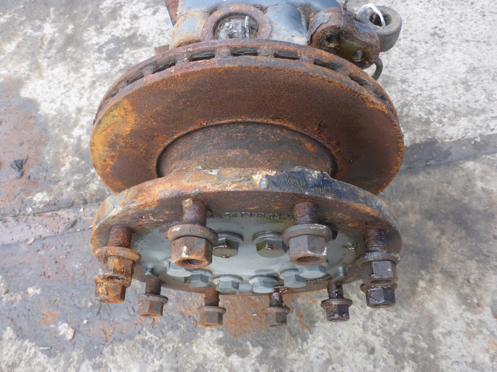 Кулак поворотный передний правый