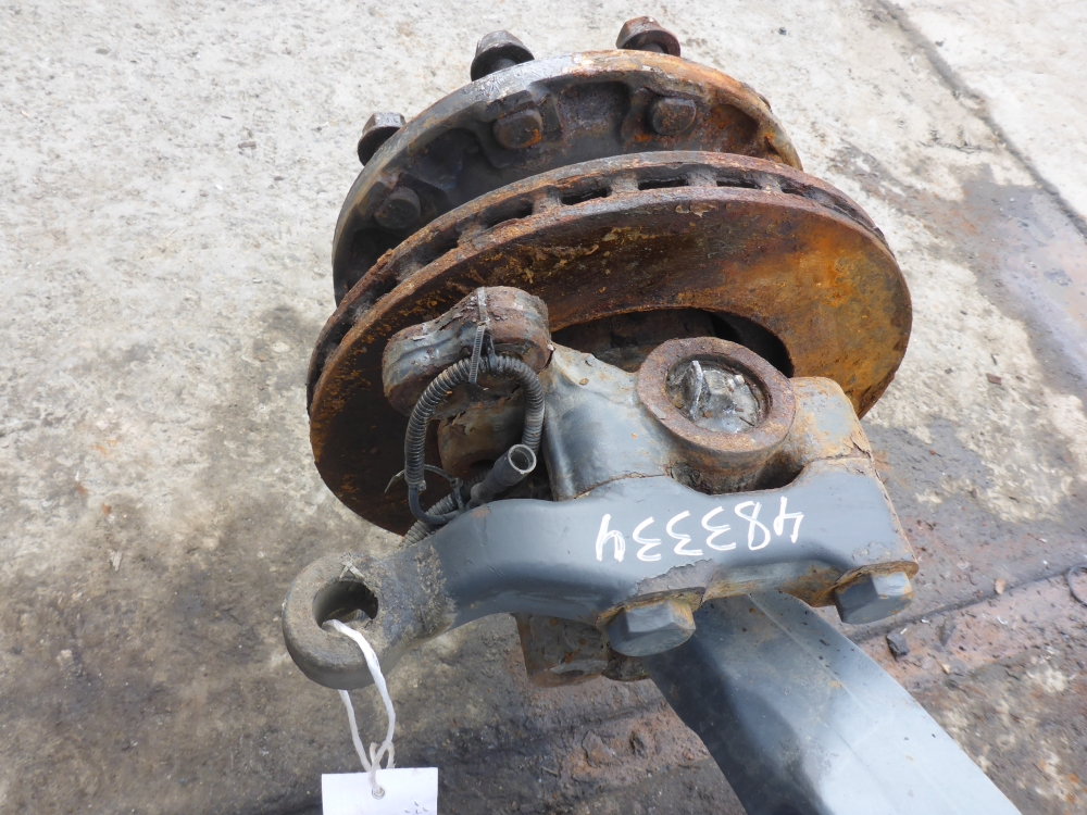 Кулак поворотный передний правый