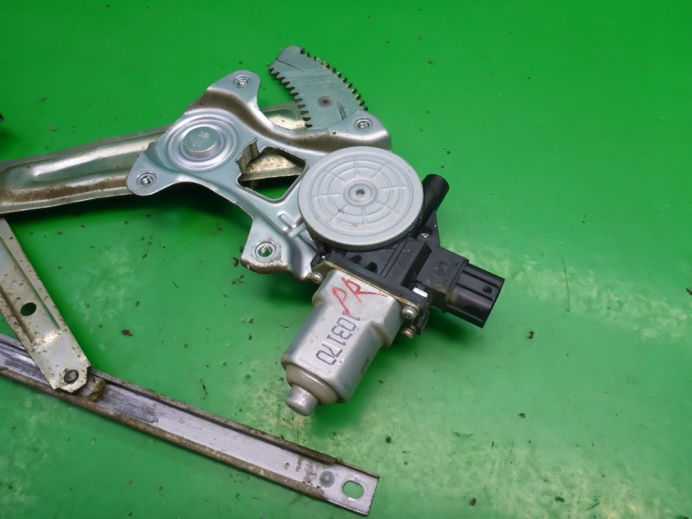 Стеклоподъемник электр. передний правый