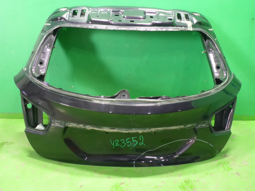 Дверь багажника