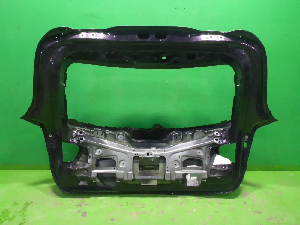 Дверь багажника