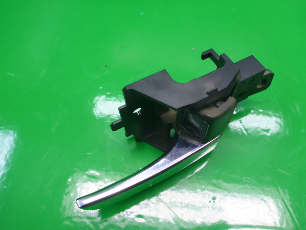 Ручка двери передней внутренняя правая