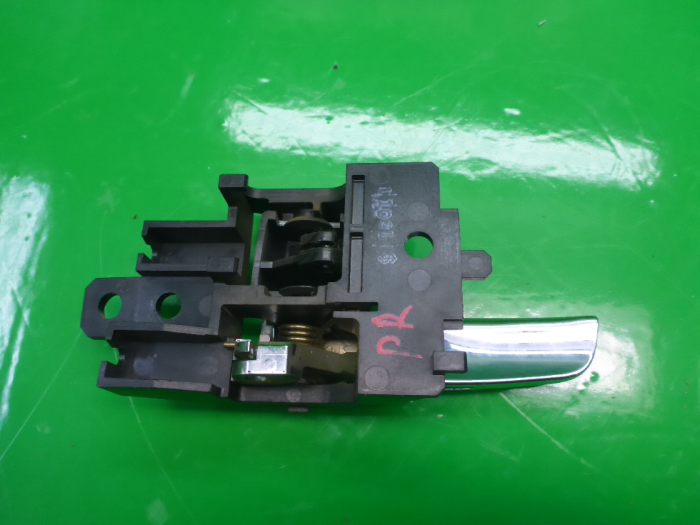 Ручка двери передней внутренняя правая