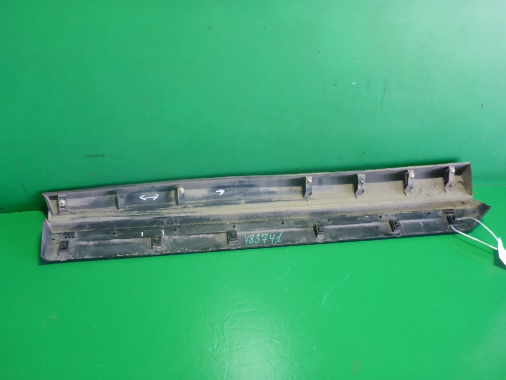 Накладка двери передней правой