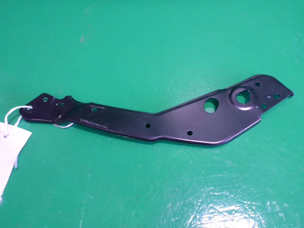 Кронштейн фар левый