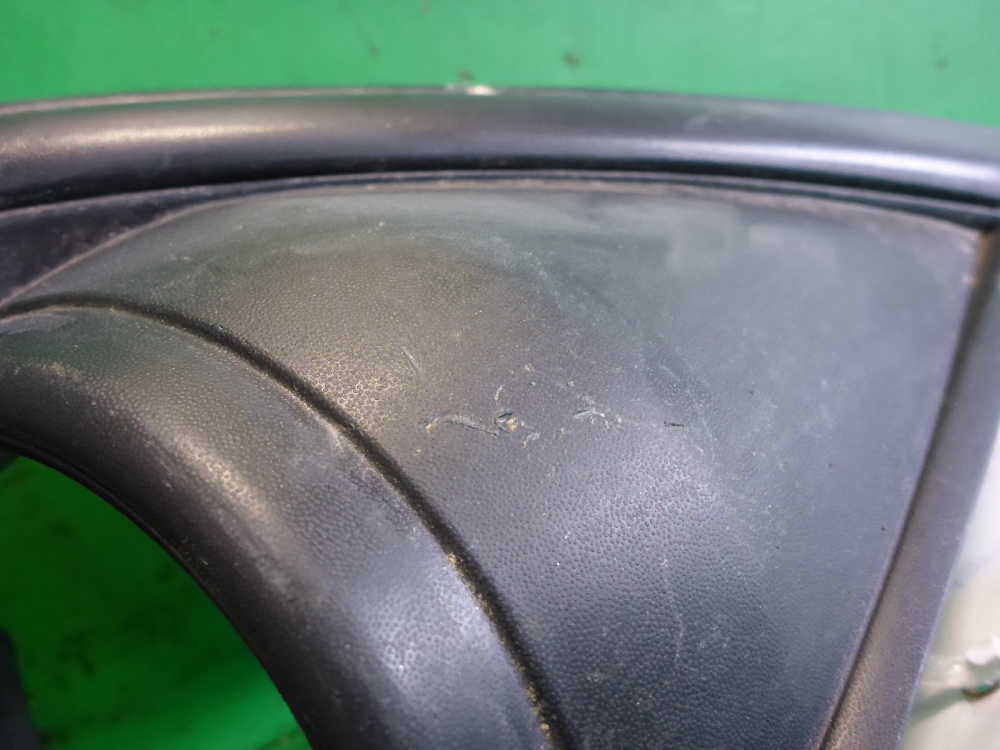 Рамка противотуманной фары левой