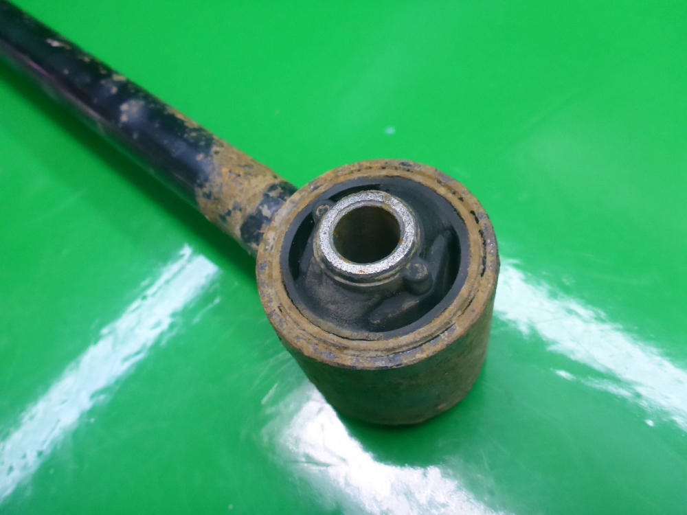 Тяга задняя поперечная