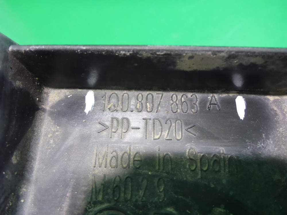 Кронштейн заднего бампера