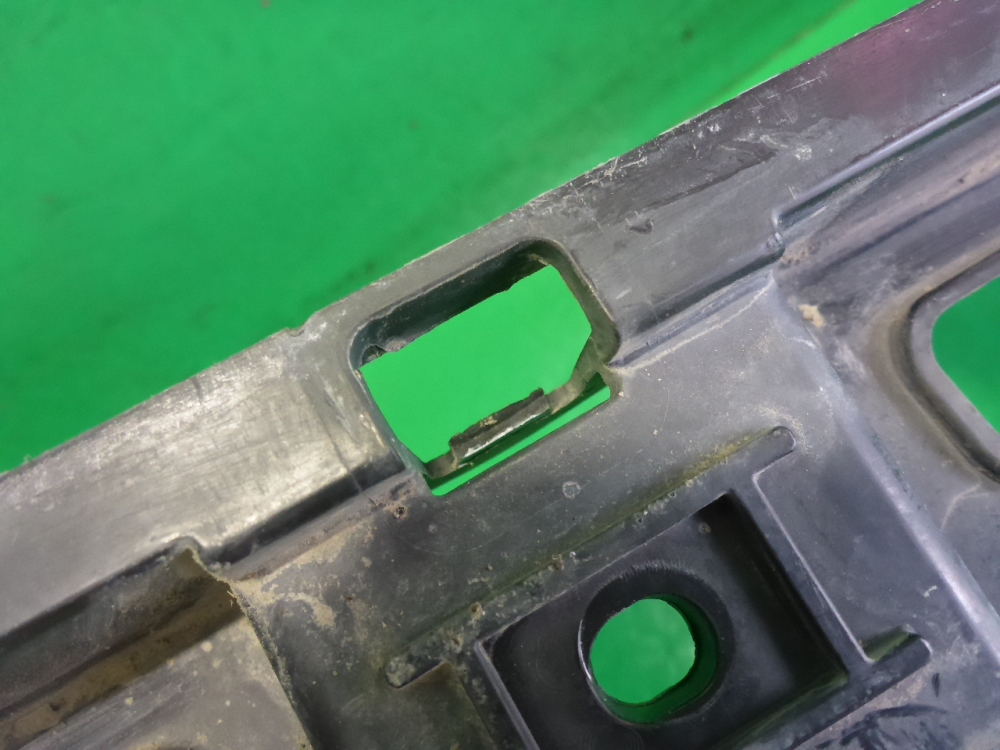 Кронштейн заднего бампера