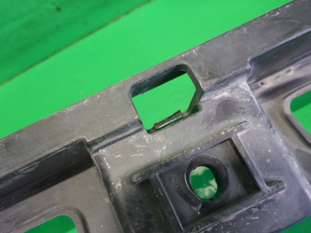 Кронштейн заднего бампера