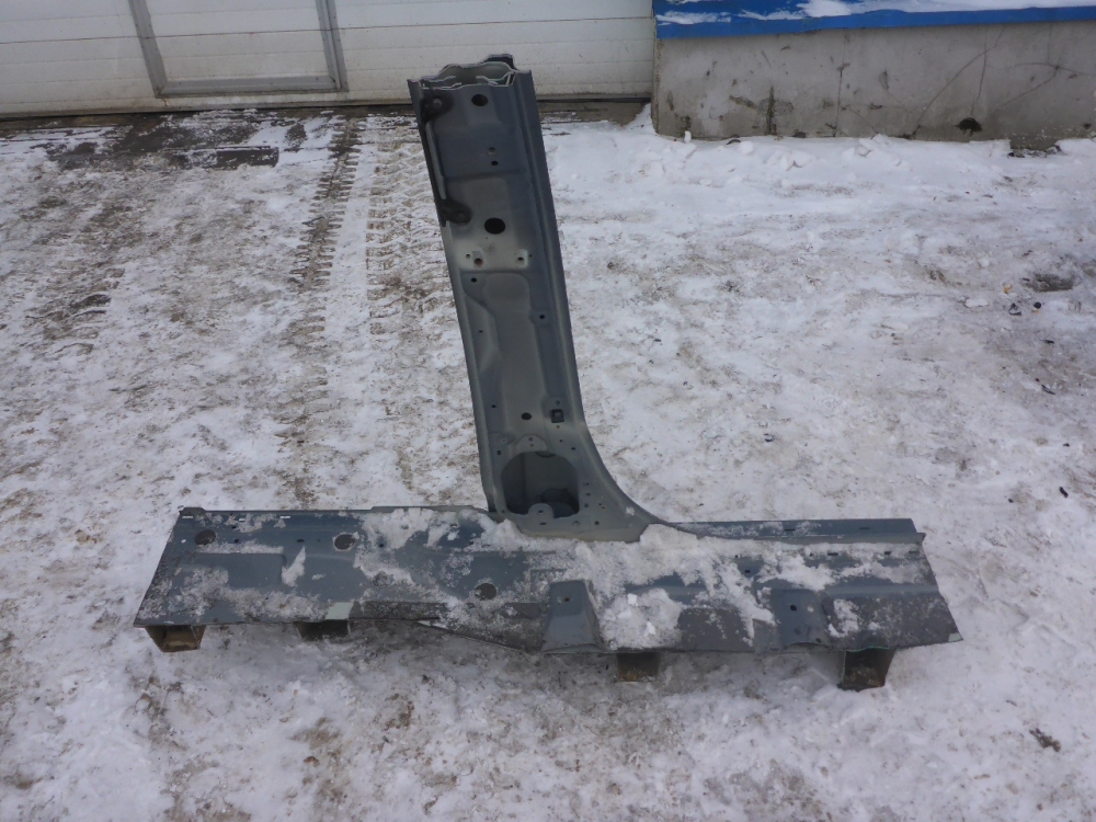 Порог со стойкой левый