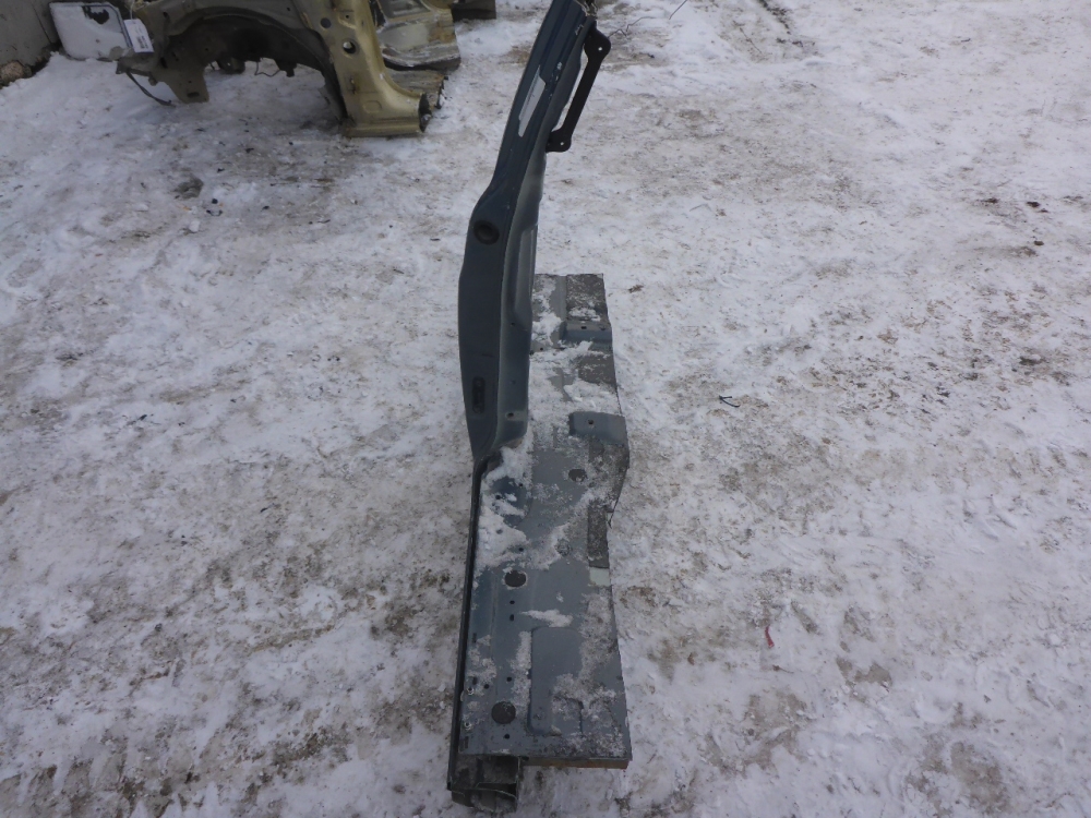 Порог со стойкой левый