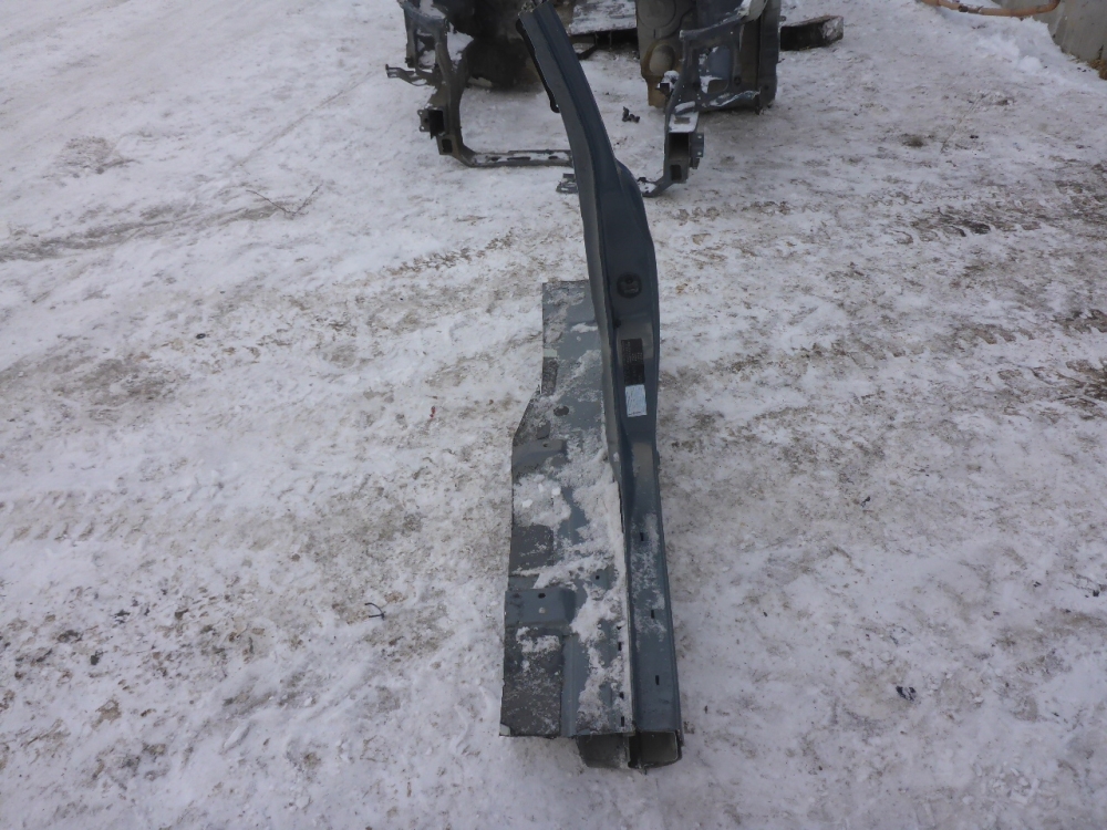 Порог со стойкой левый