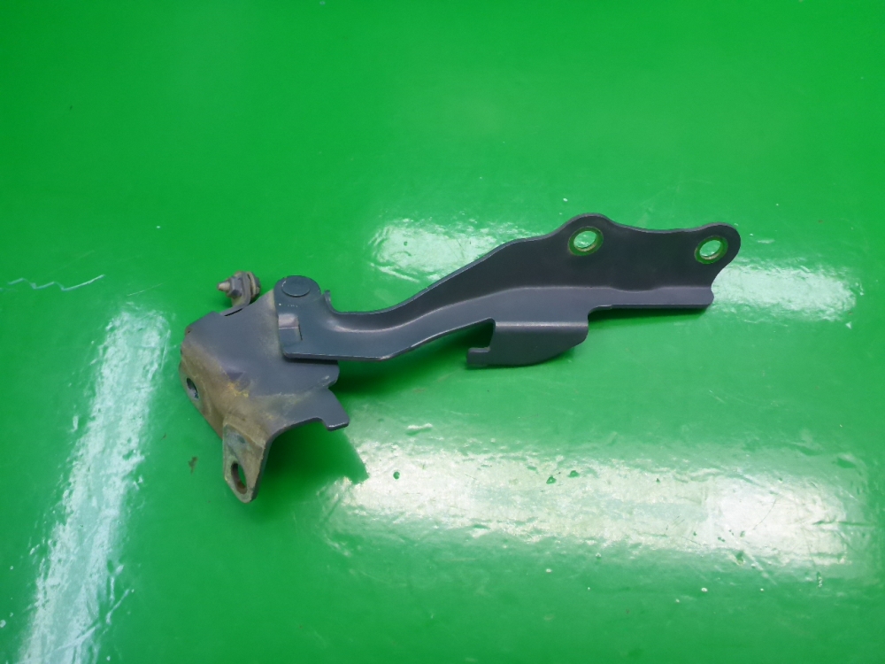 Петля капота левая