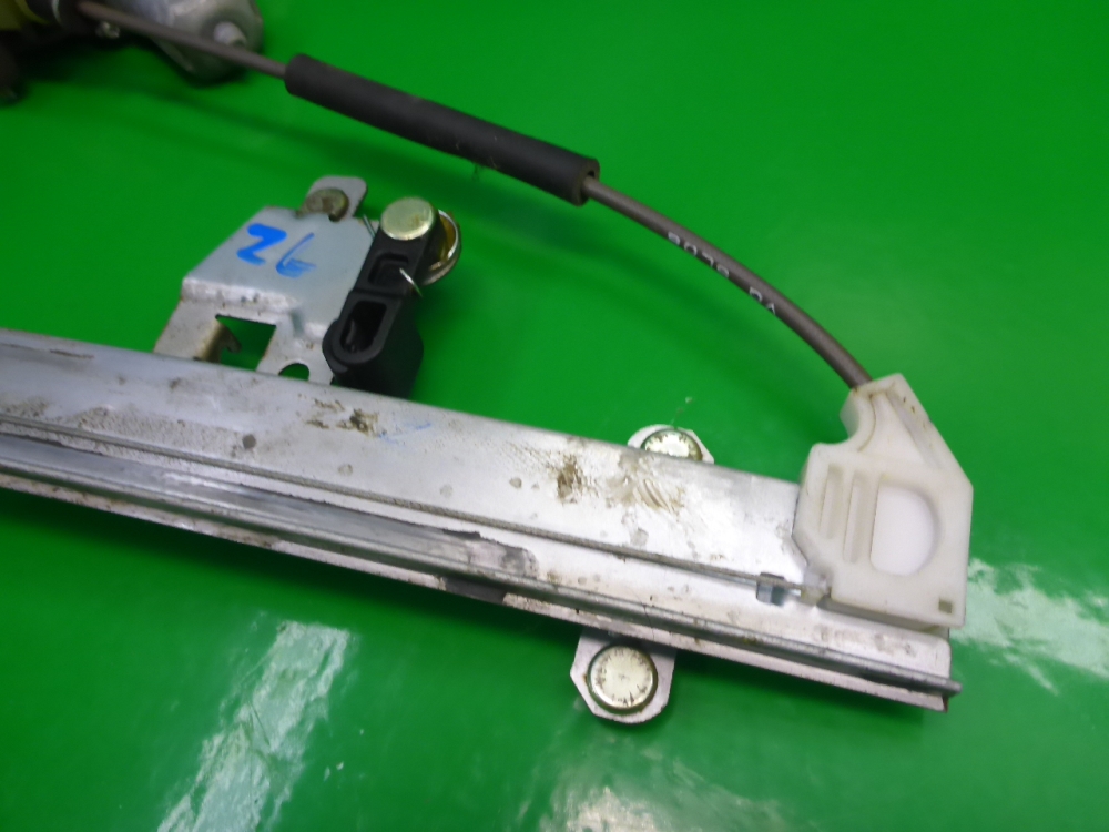 Стеклоподъемник электр. задний левый