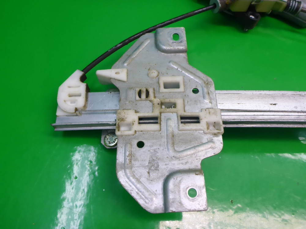 Стеклоподъемник электр. задний левый