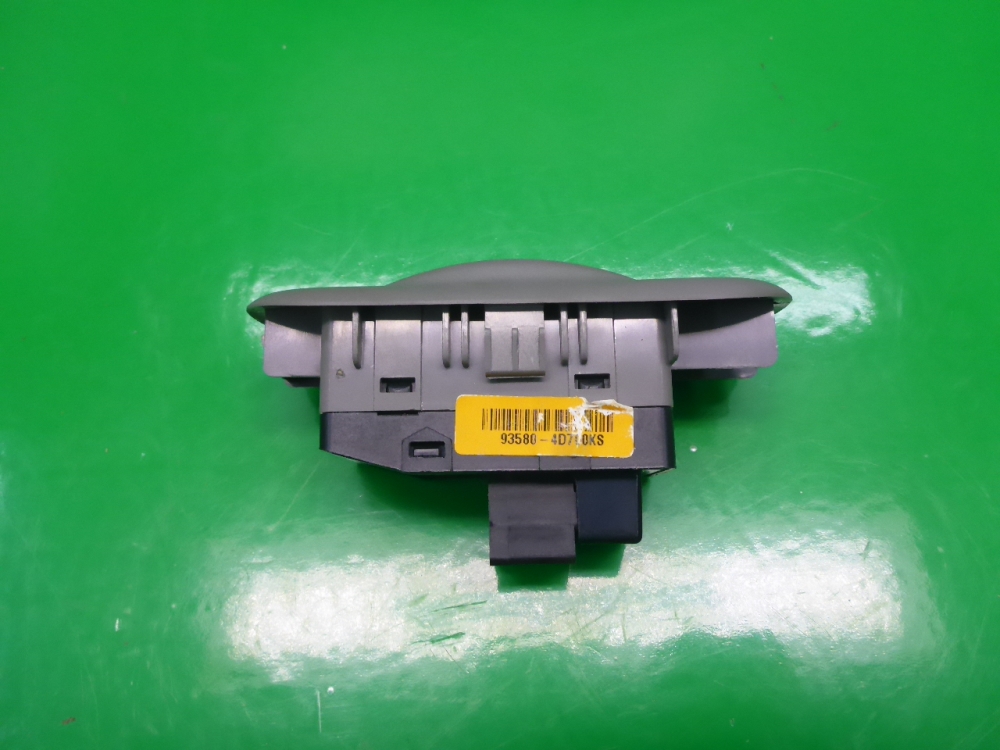 Кнопка стеклоподъемника