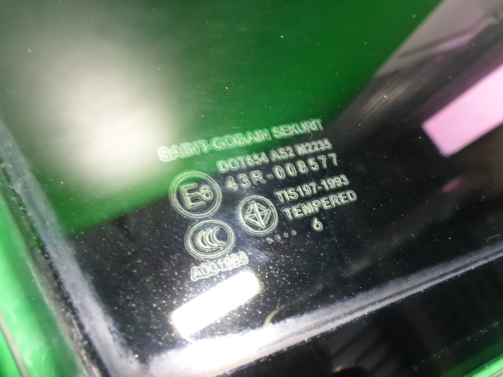 Стекло двери задней правой