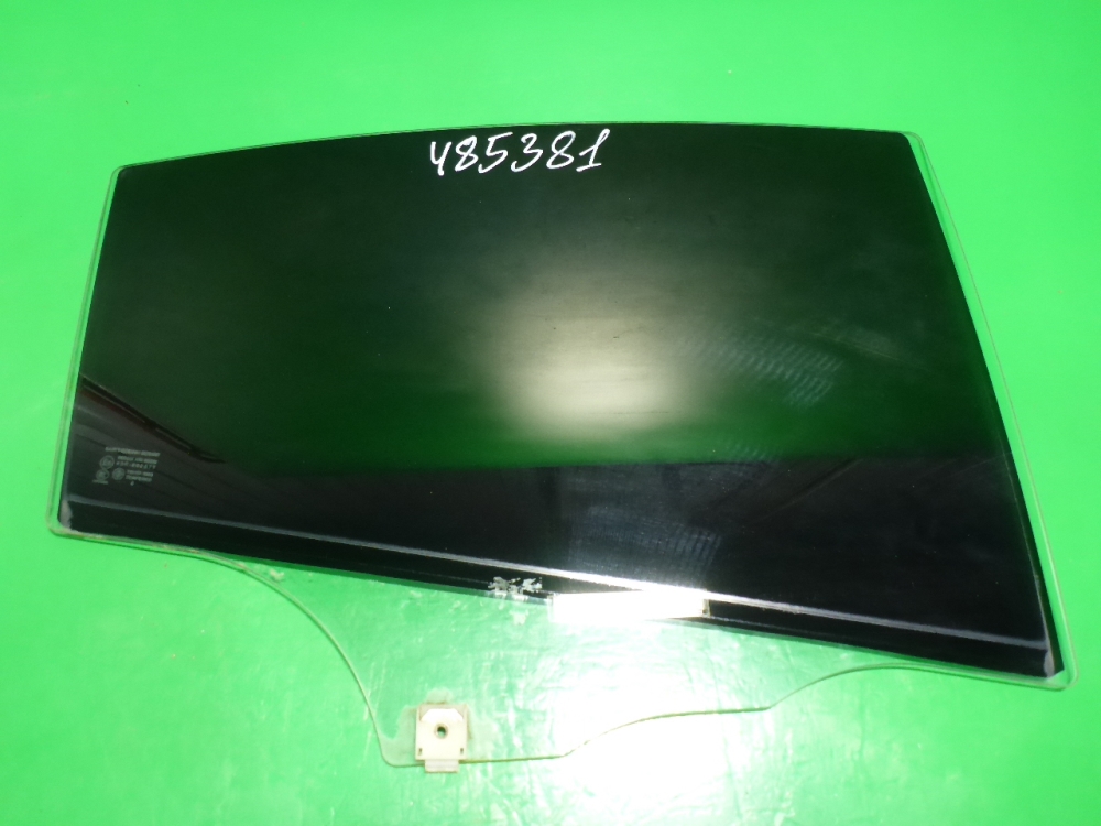 Стекло двери задней правой