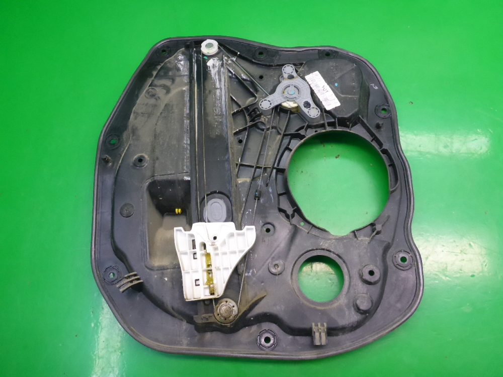 Стеклоподъемник электр. задний правый