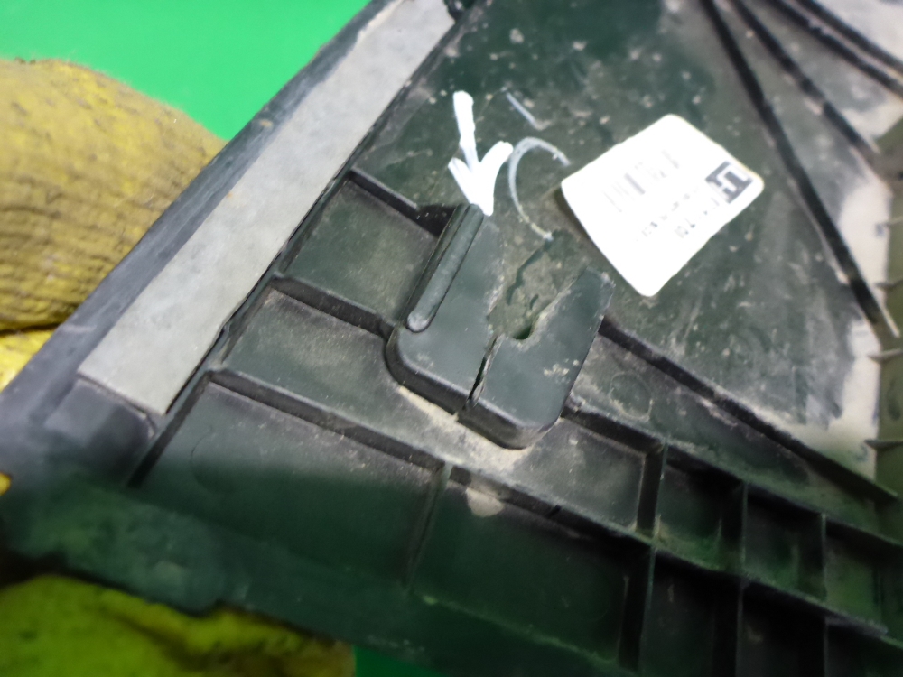 Накладка переднего крыла левого