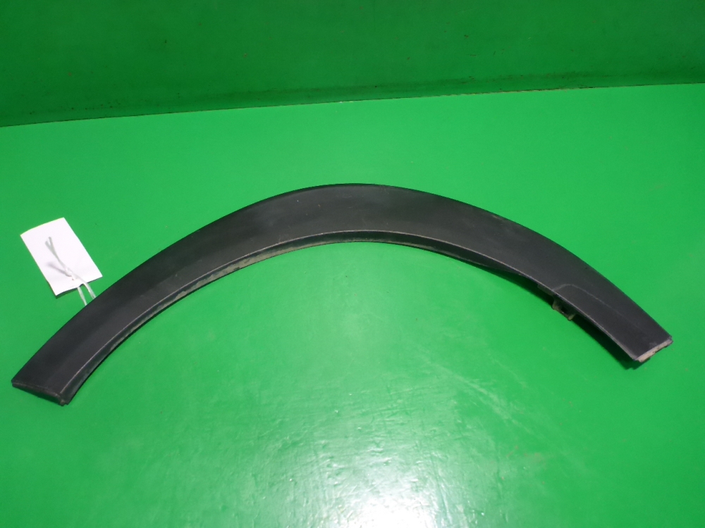 Накладка переднего крыла левого