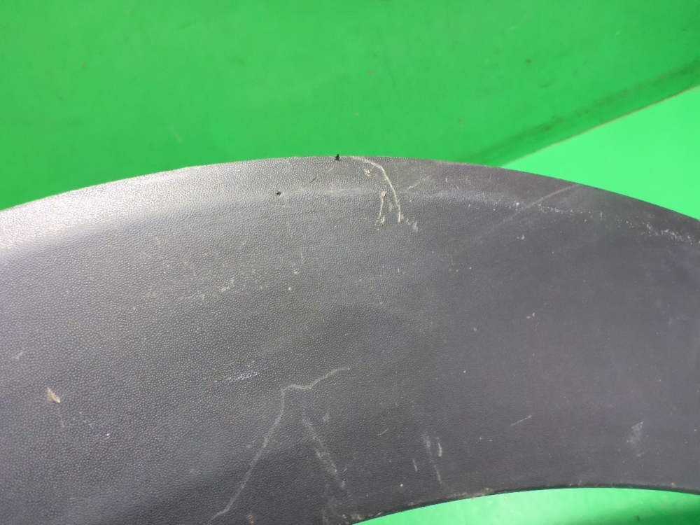 Накладка переднего крыла левого