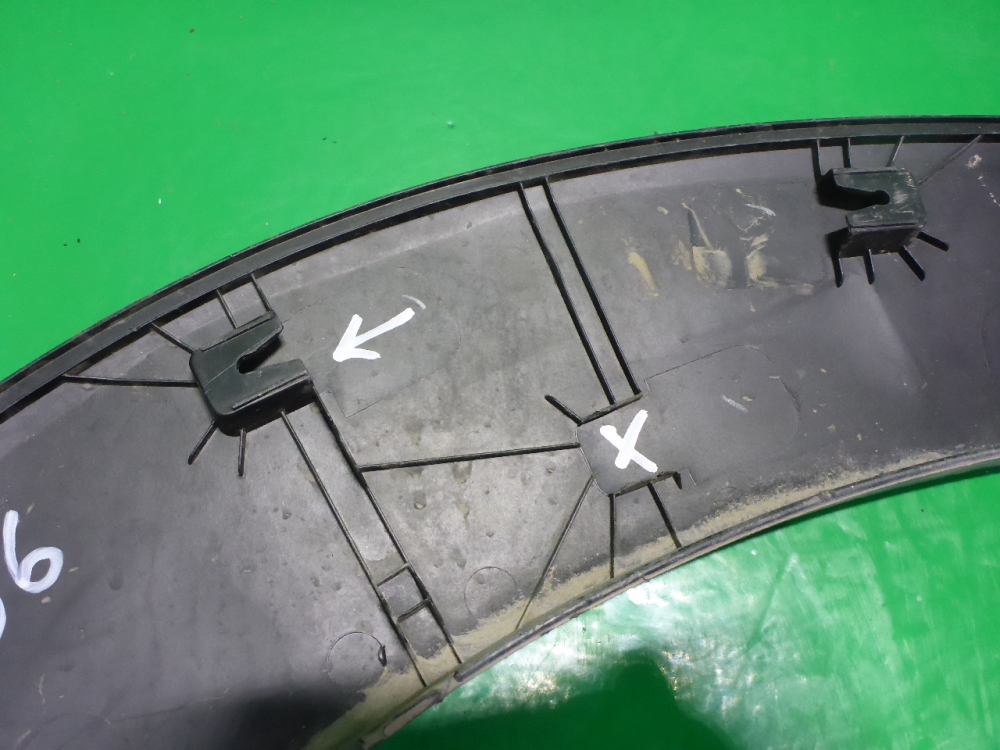 Накладка переднего крыла левого