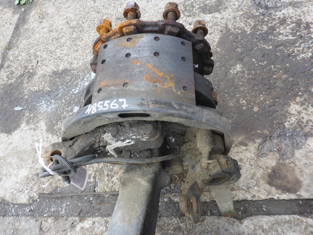 Кулак поворотный передний правый