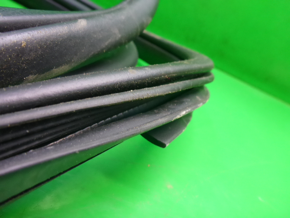 Уплотнитель двери