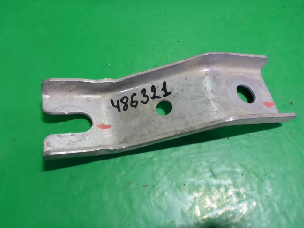 Кронштейн опоры двигателя