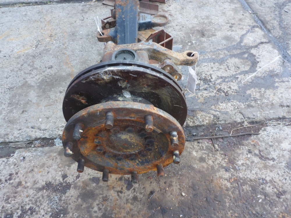 Кулак поворотный передний правый