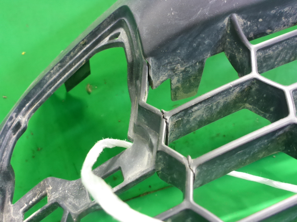 Решетка в бампер центральная