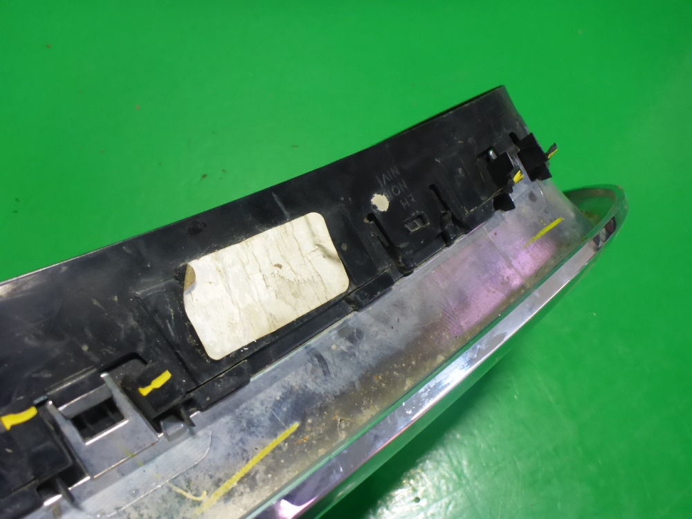 Решетка радиатора левая