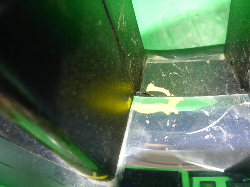 Решетка радиатора левая