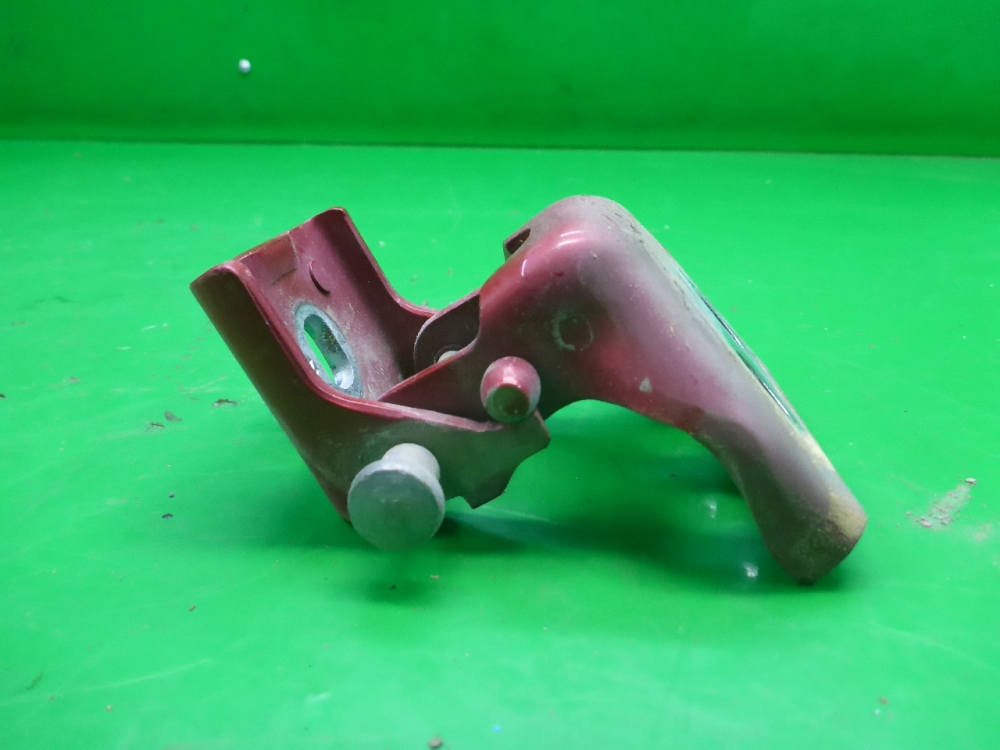 Петля двери передней левой верхняя