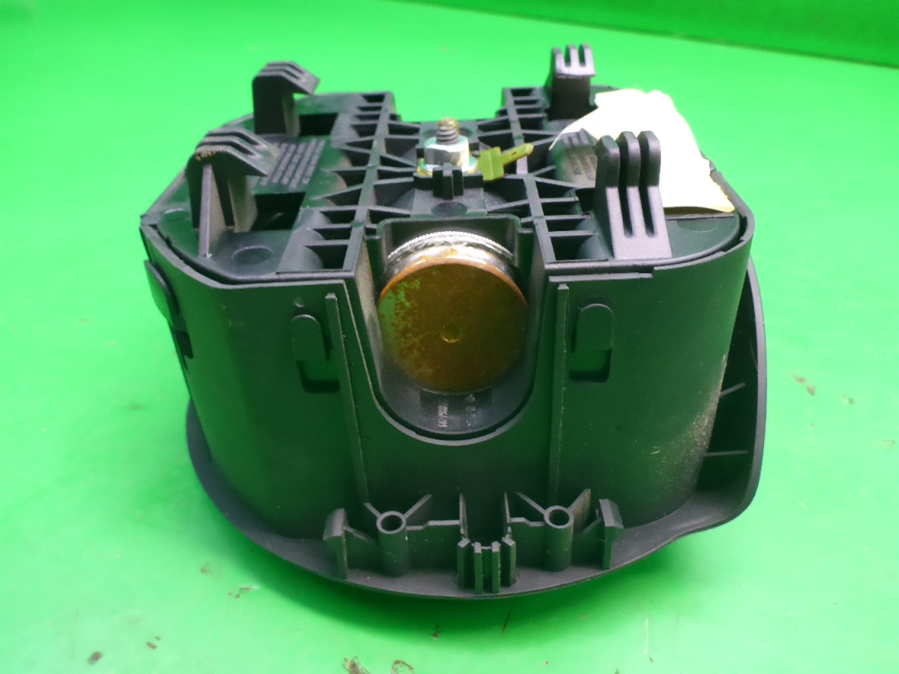 Подушка безопасности в рулевое колесо