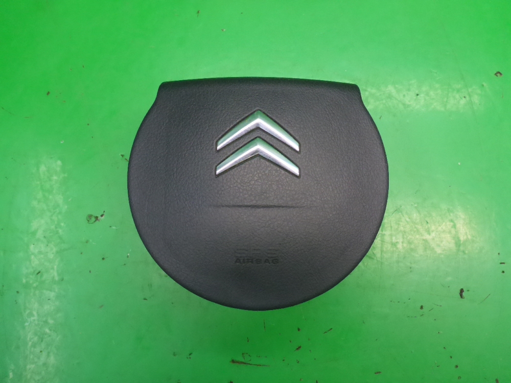 Подушка безопасности в рулевое колесо