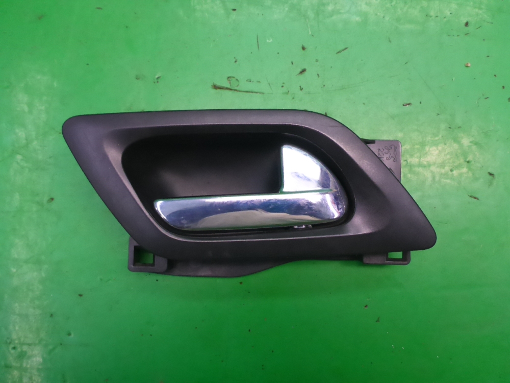 Ручка двери передней внутренняя правая