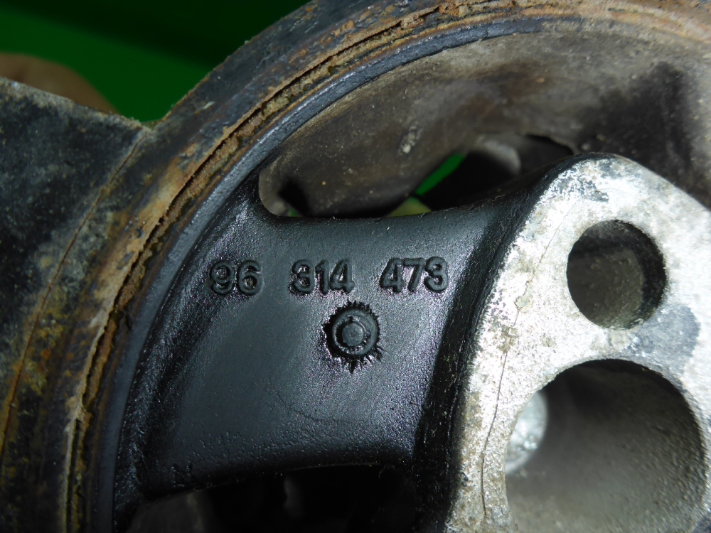 Опора двигателя правая