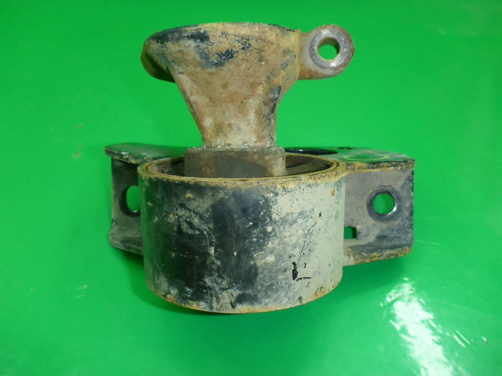 Опора двигателя правая