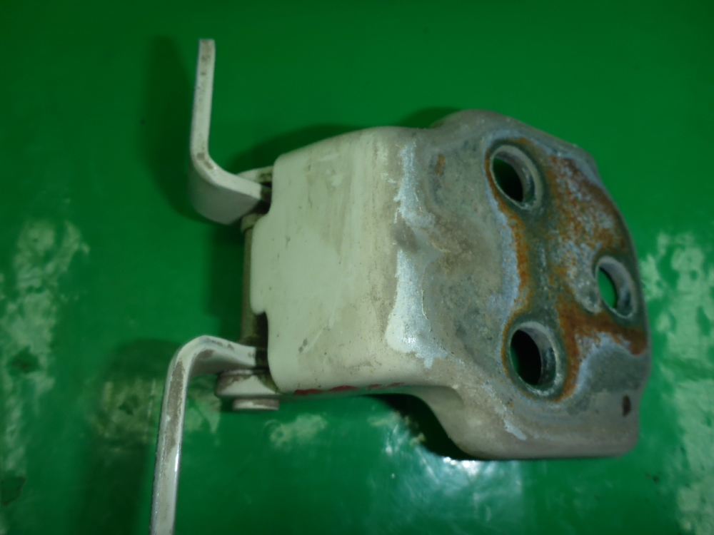 Петля двери передней правой верхняя