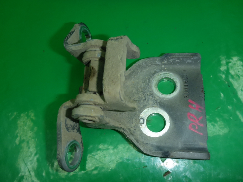 Петля двери передней правой нижняя