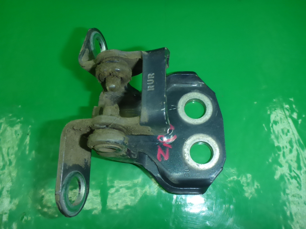 Петля двери задней правой верхняя