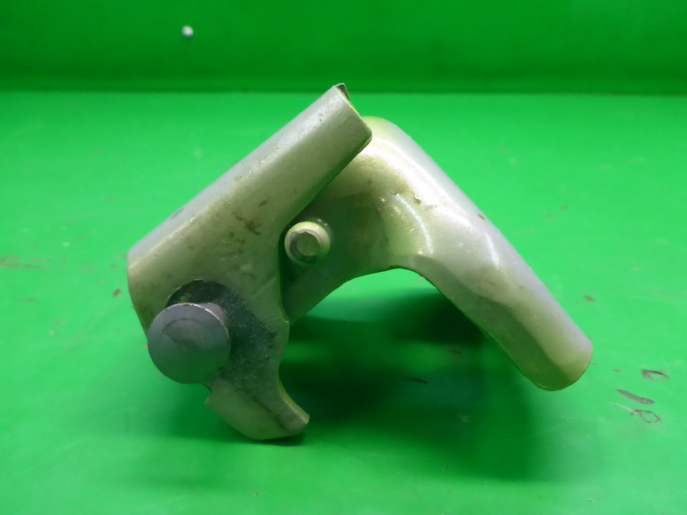 Петля двери задней левой верхняя